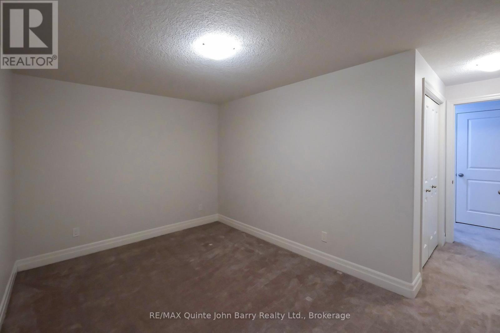 22 GRANBY COURT - 35