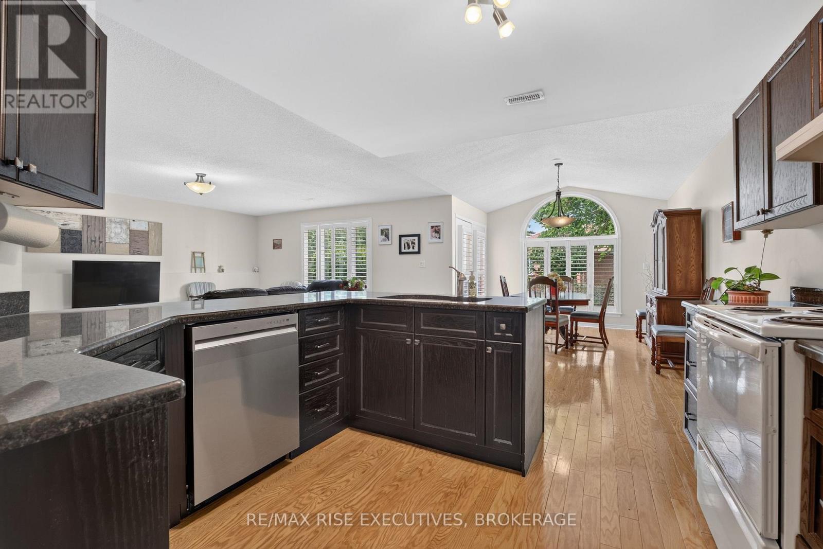 956 RINGSTEAD STREET - 13