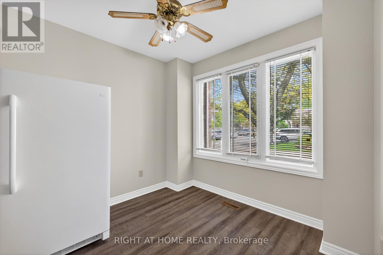 #14 308 CONWAY DRIVE - 7