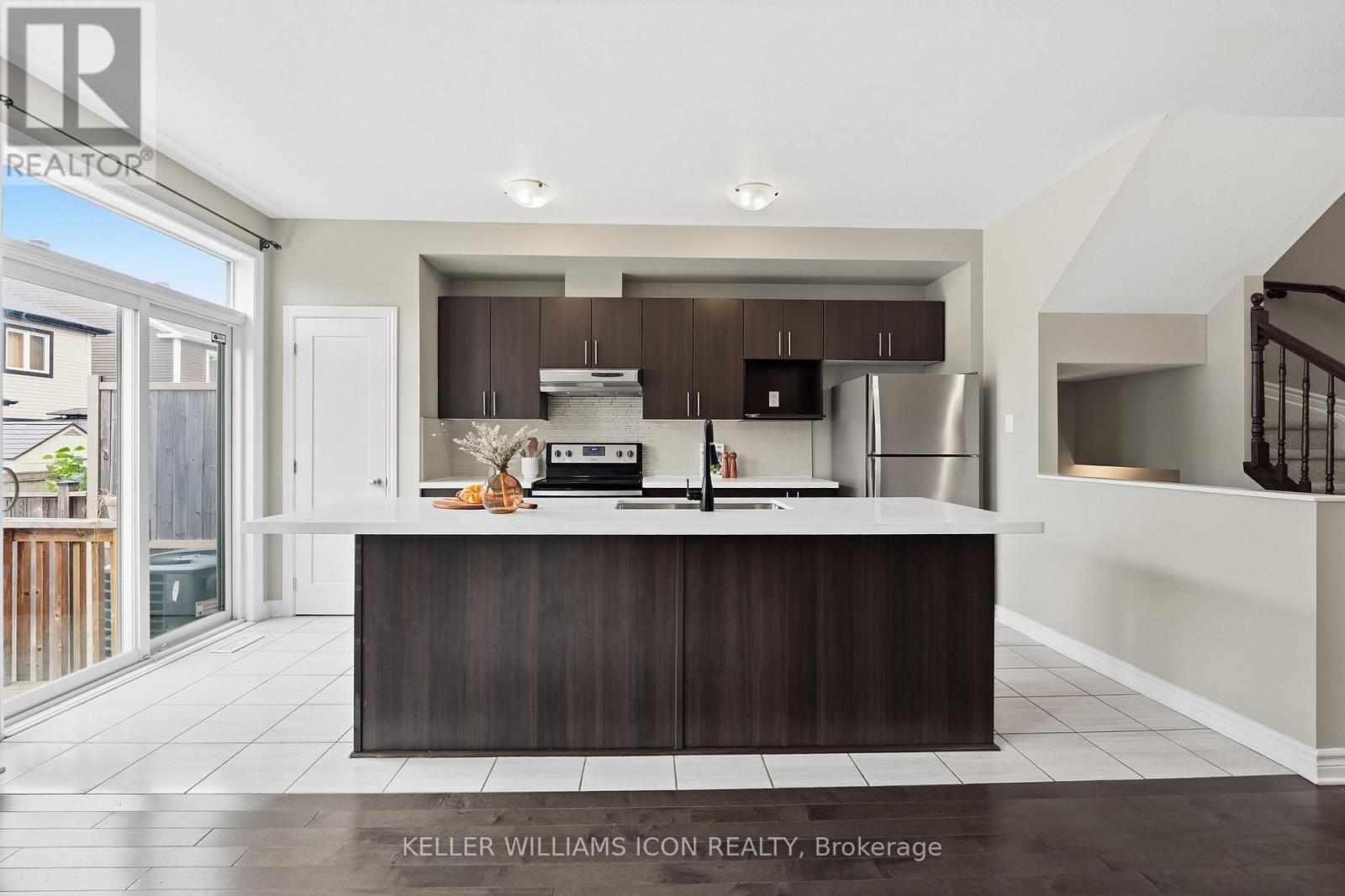 948 KILBIRNIE DRIVE - 12