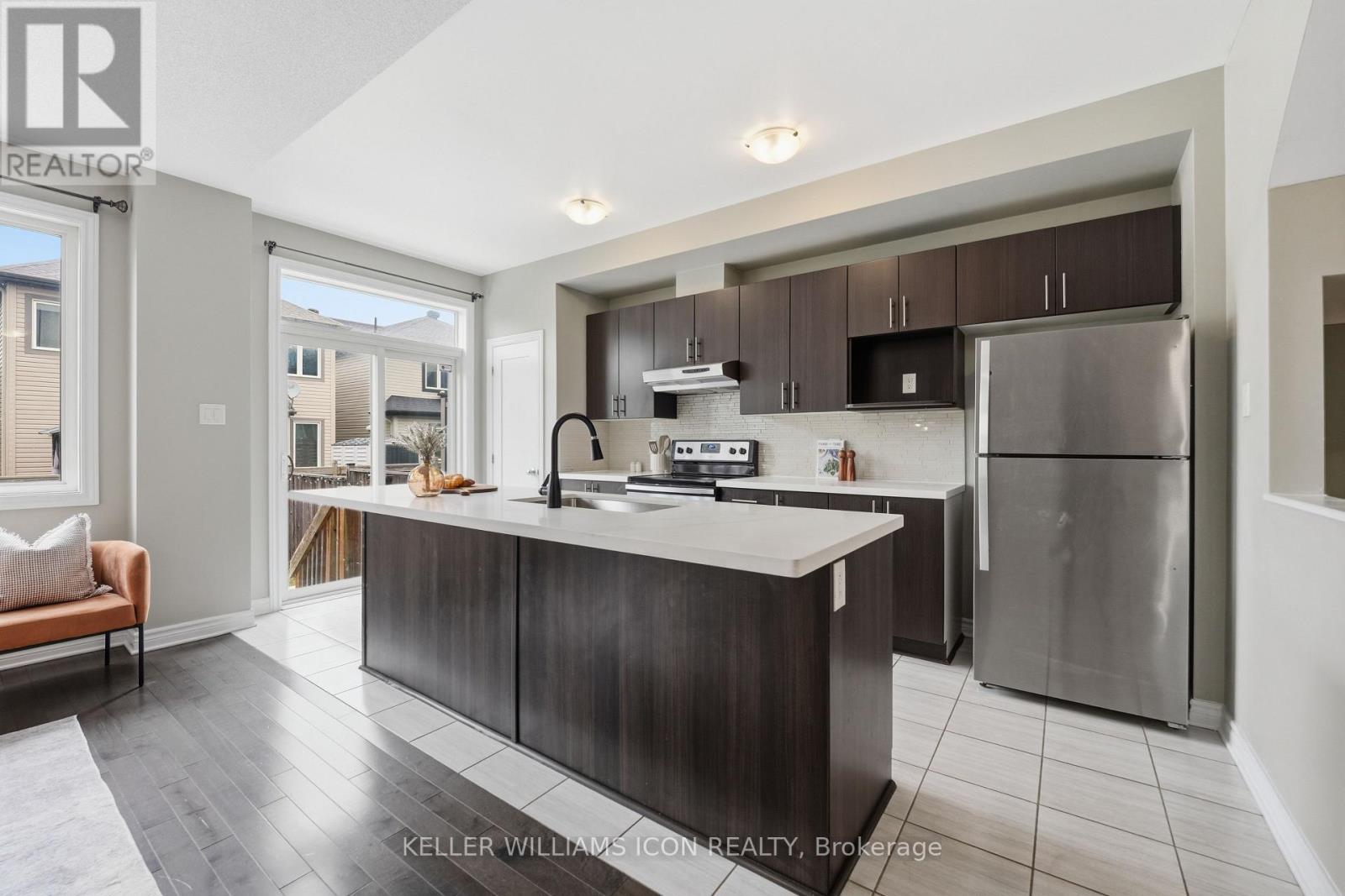 948 KILBIRNIE DRIVE - 13