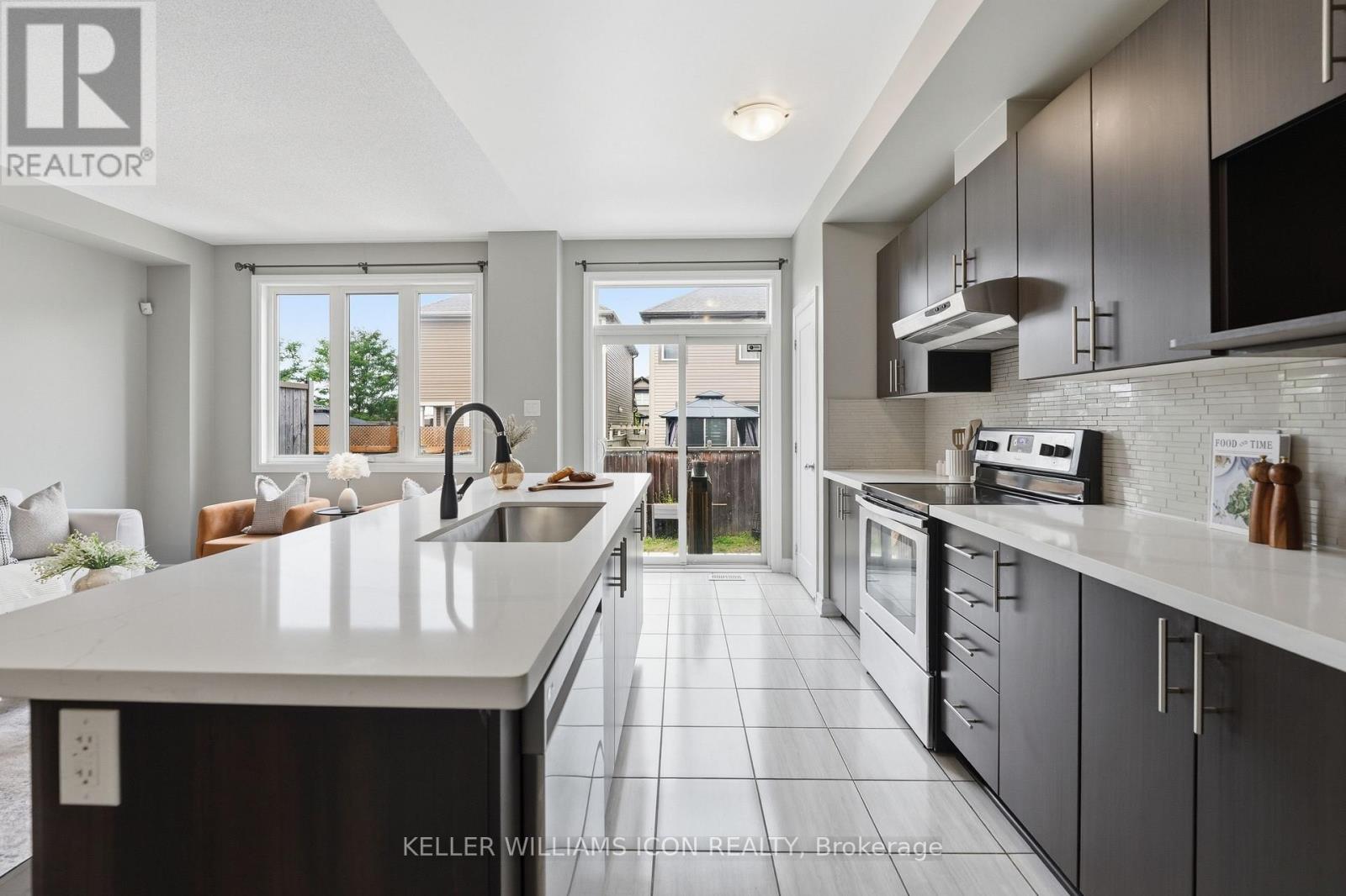 948 KILBIRNIE DRIVE - 14