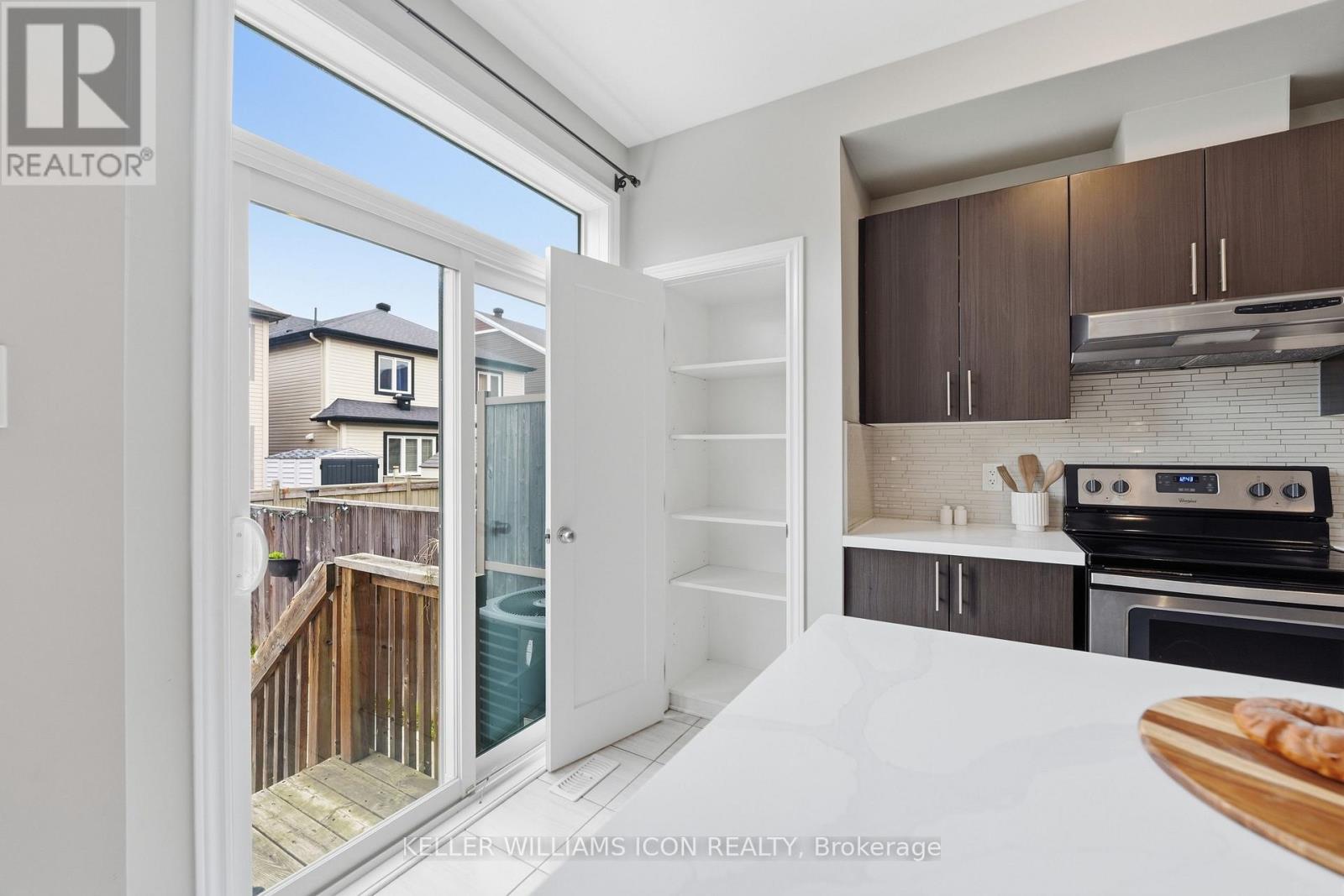 948 KILBIRNIE DRIVE - 17