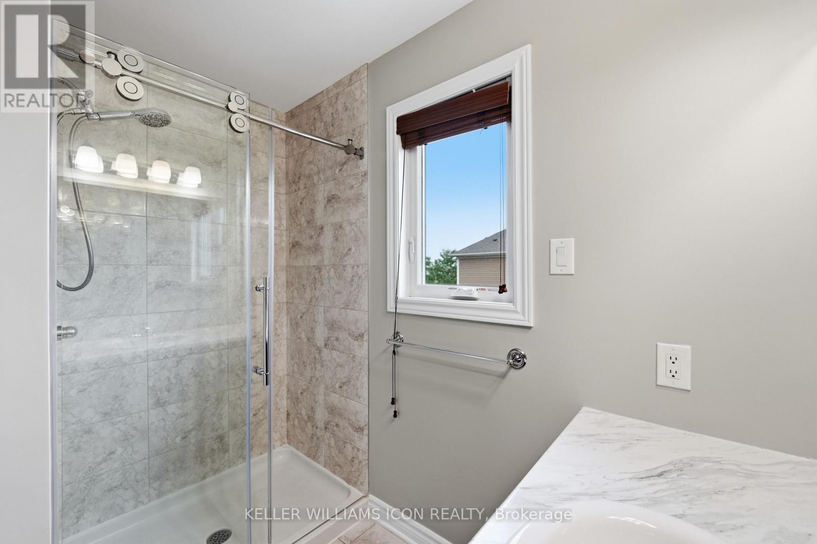 948 KILBIRNIE DRIVE - 22