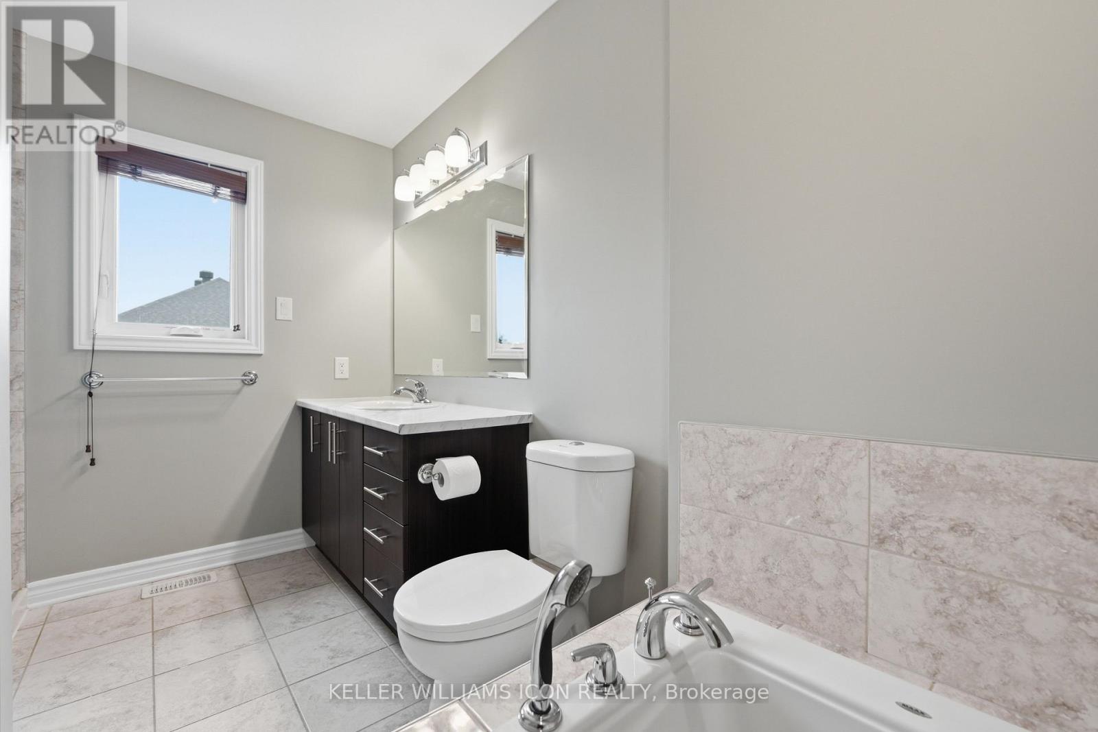 948 KILBIRNIE DRIVE - 24