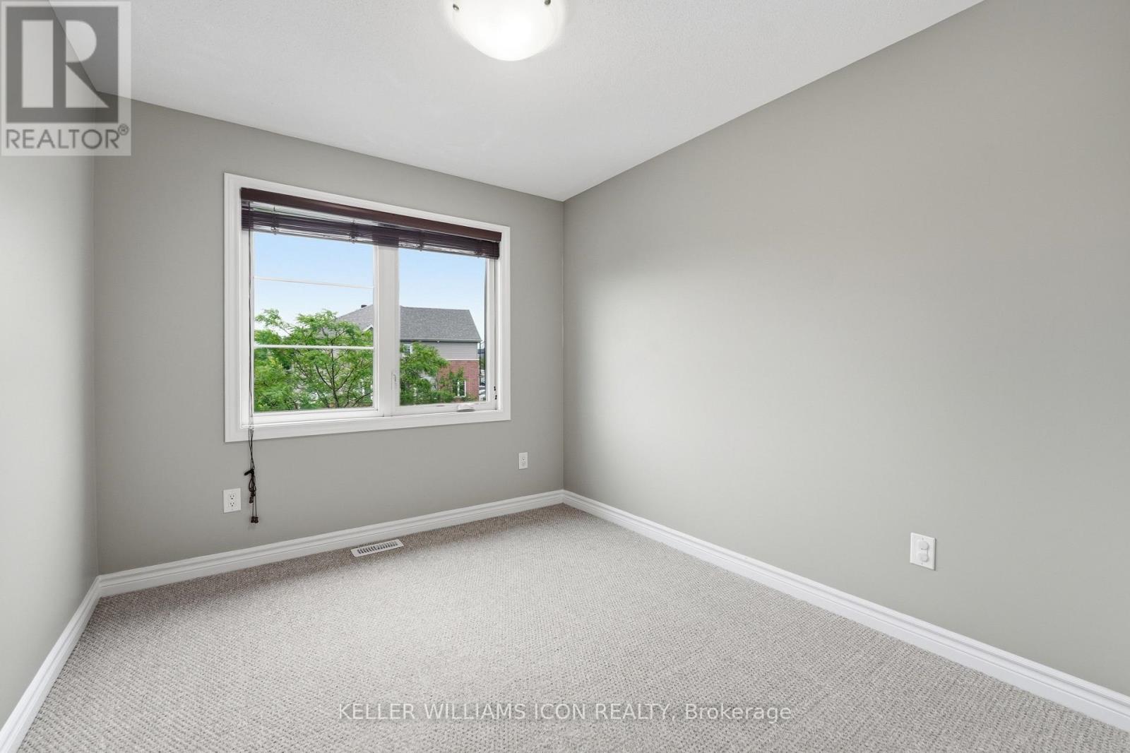 948 KILBIRNIE DRIVE - 27