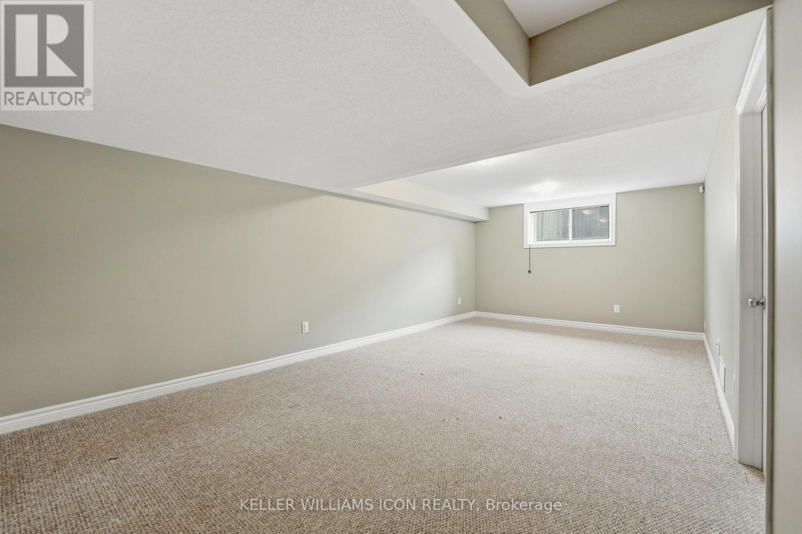 948 KILBIRNIE DRIVE - 33