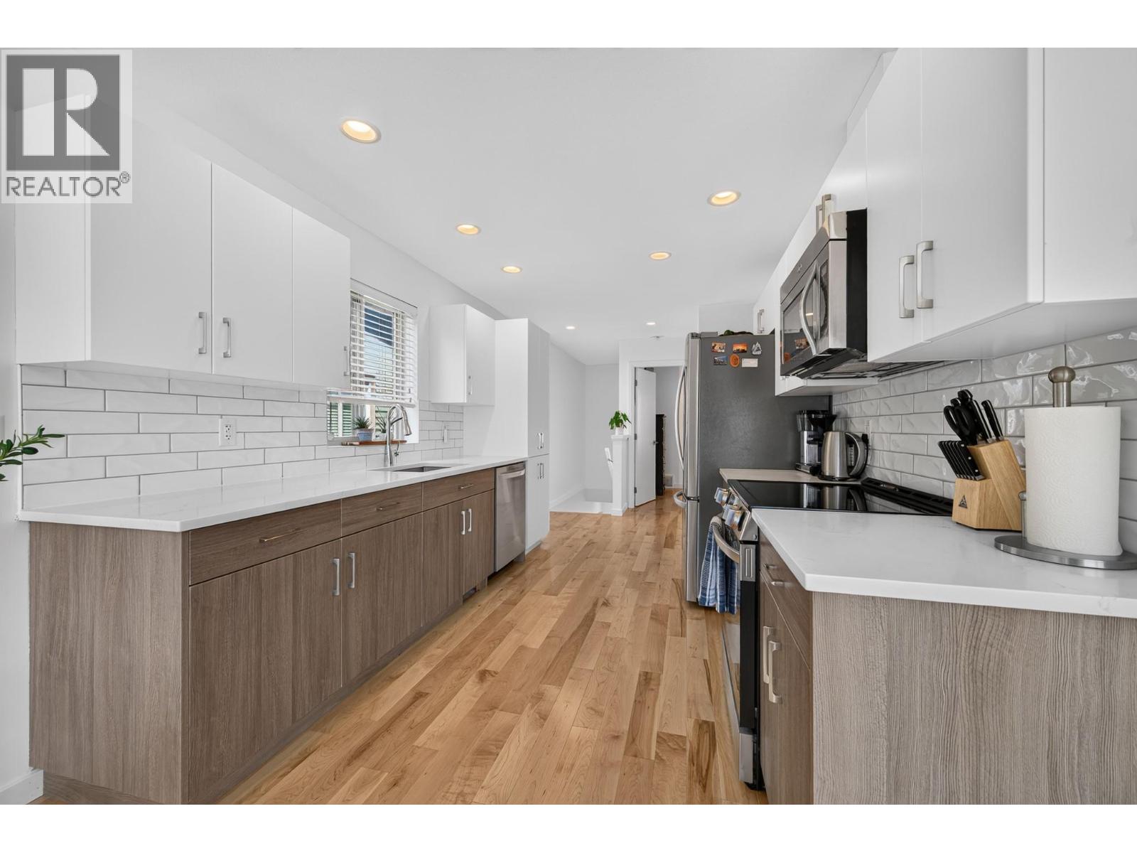 #117 1850 HUGH ALLAN Drive - 10