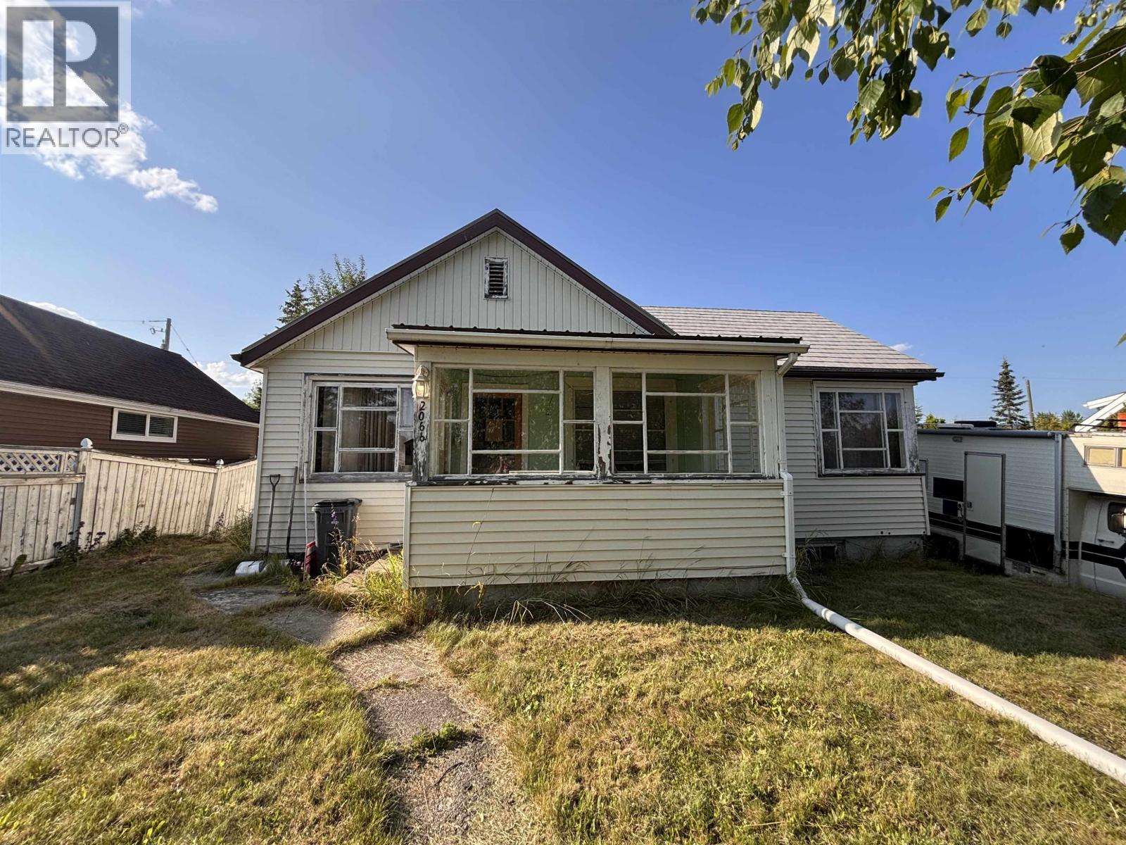 2066 ROSS CRESCENT - 1