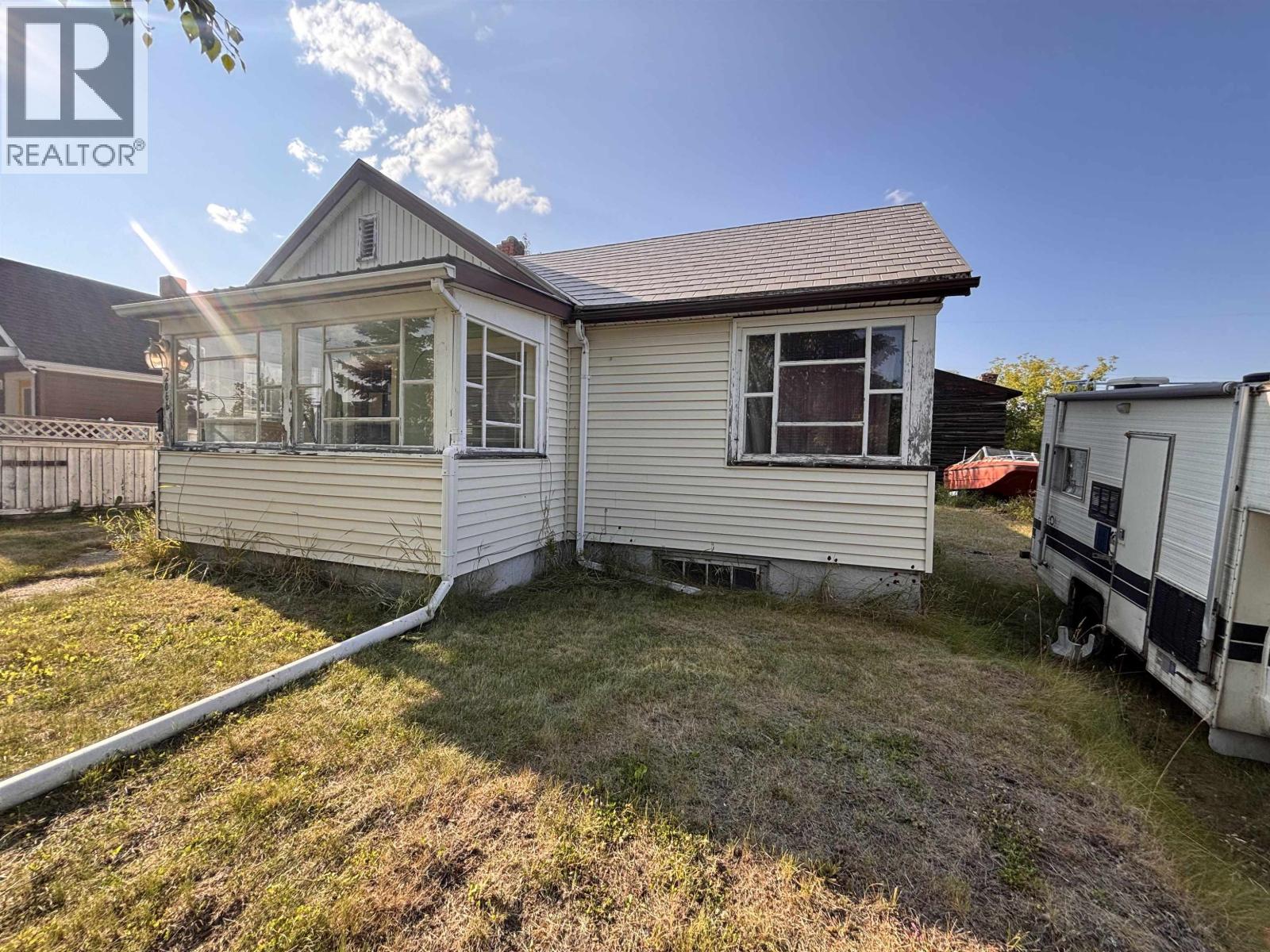 2066 ROSS CRESCENT - 2