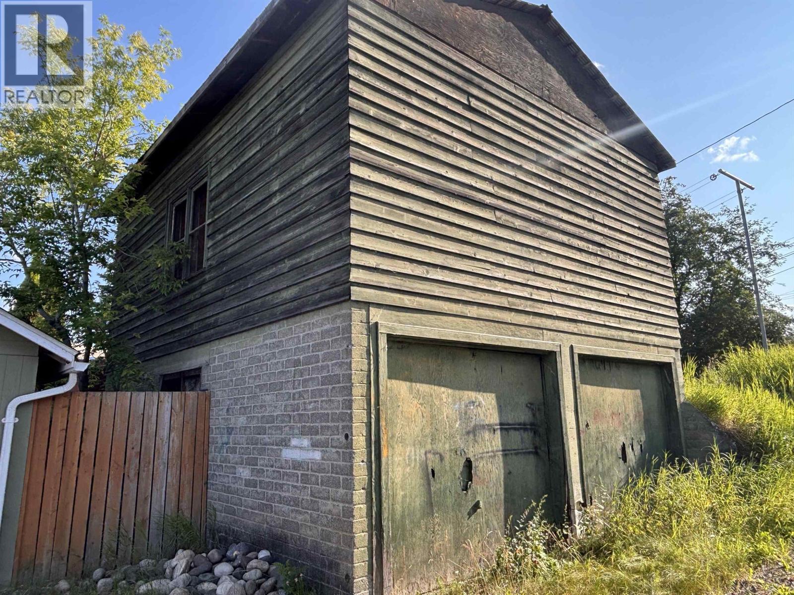 2066 ROSS CRESCENT - 3