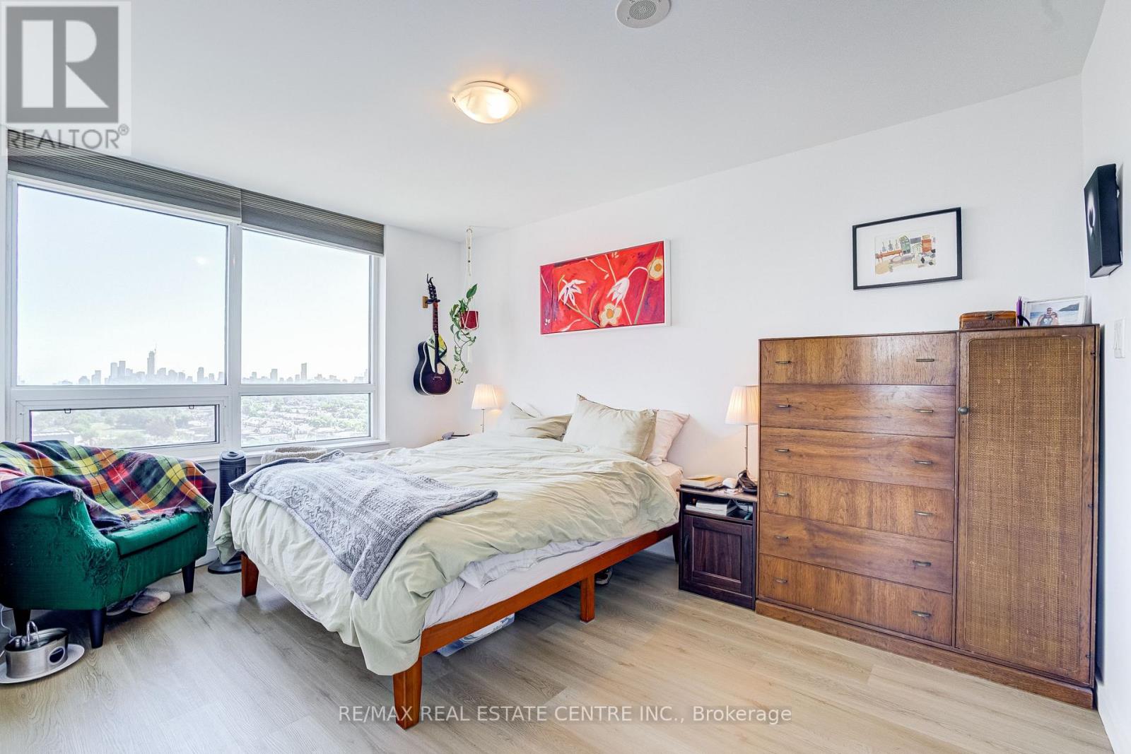#1409 816 LANSDOWNE AVENUE - 15