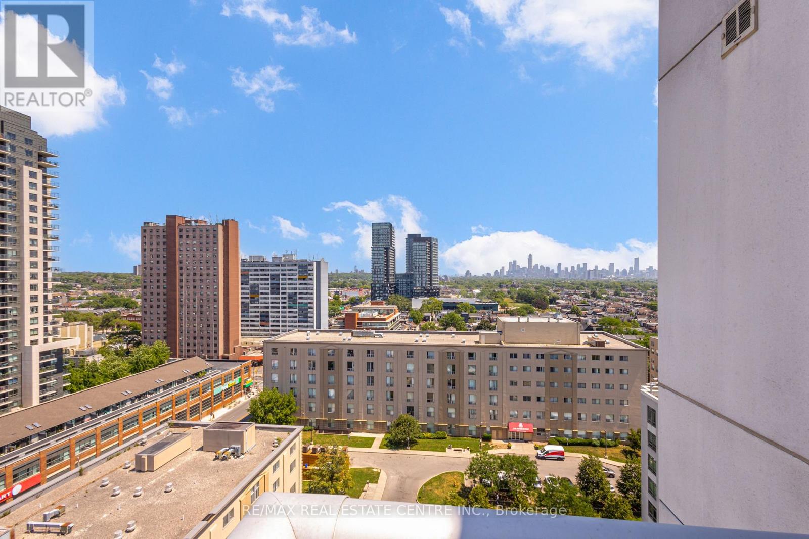 #1409 816 LANSDOWNE AVENUE - 24