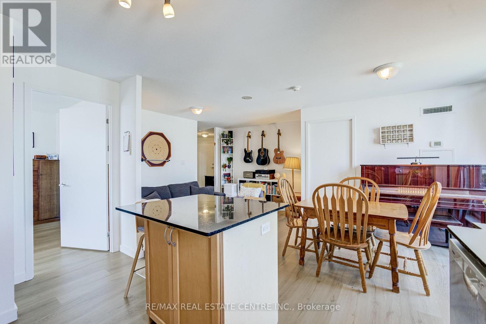#1409 816 LANSDOWNE AVENUE - 14