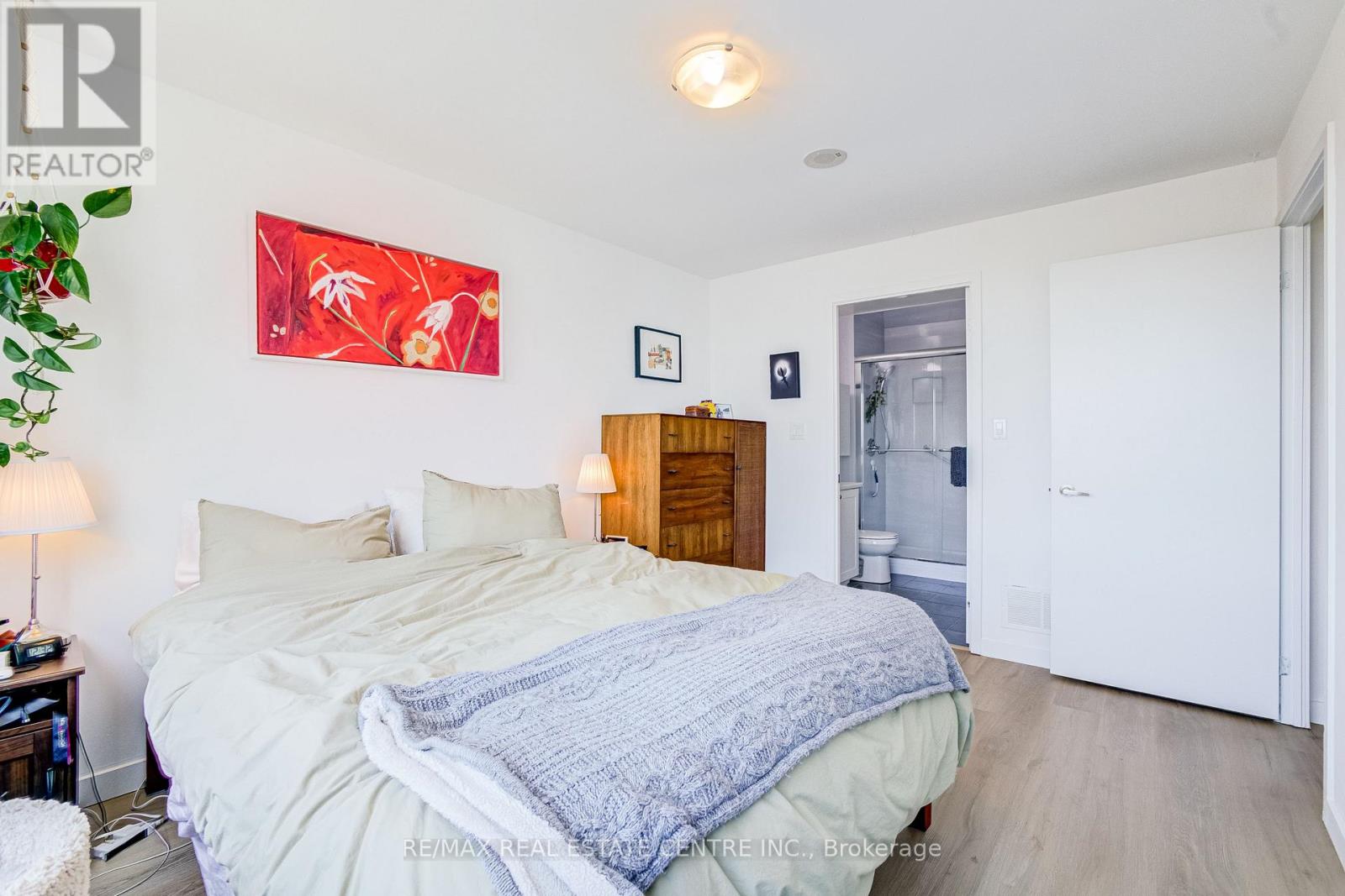 #1409 816 LANSDOWNE AVENUE - 16