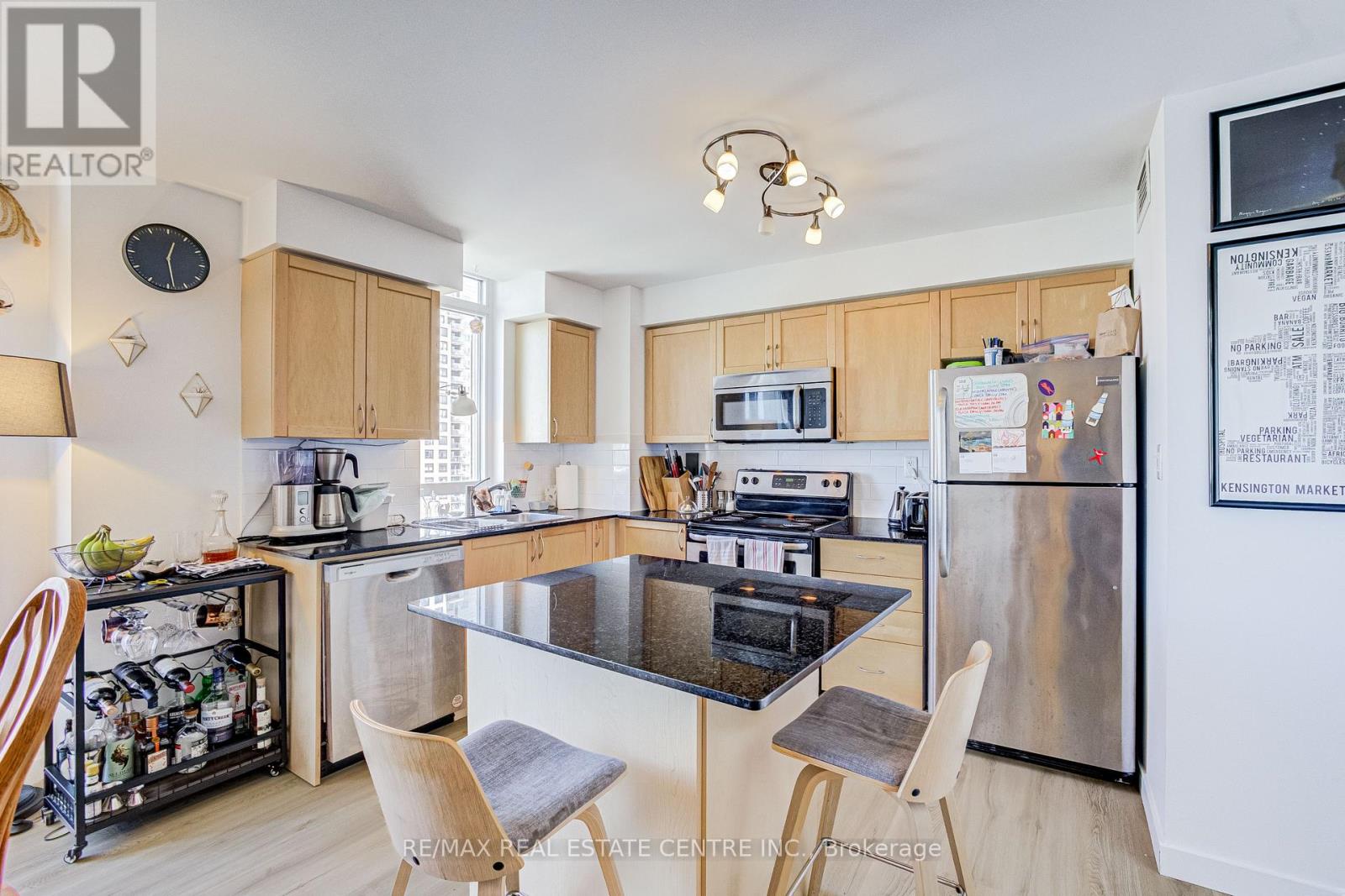#1409 816 LANSDOWNE AVENUE - 12