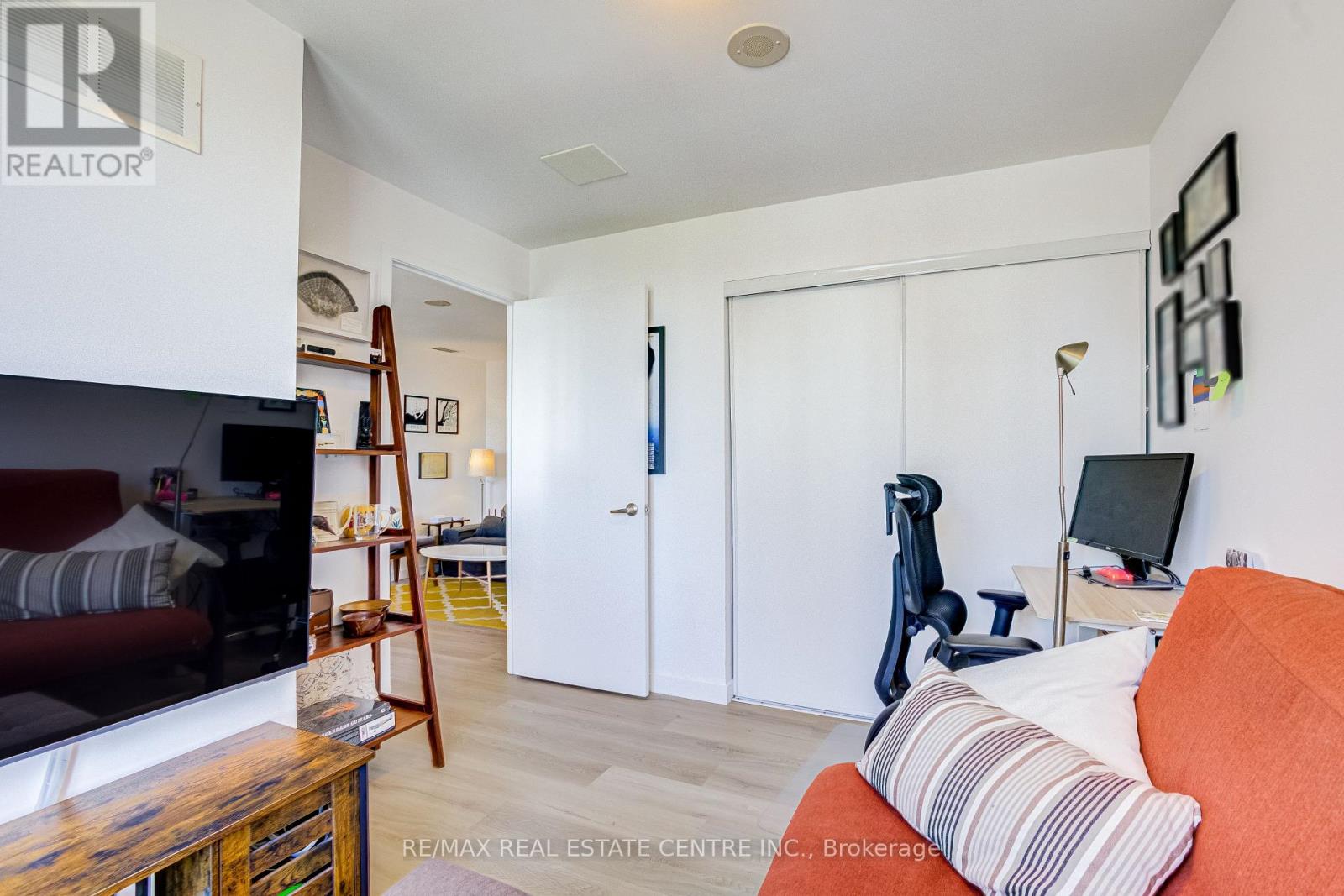 #1409 816 LANSDOWNE AVENUE - 21