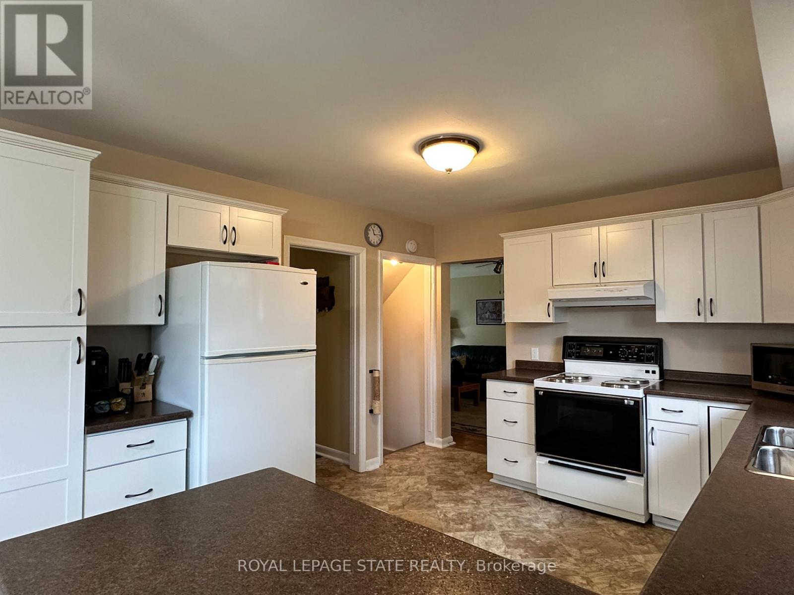129 BROKER DRIVE - 11