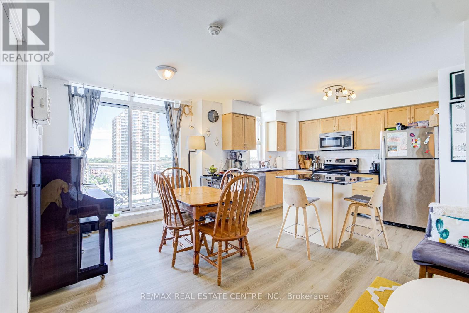 #1409 816 LANSDOWNE AVENUE - 8