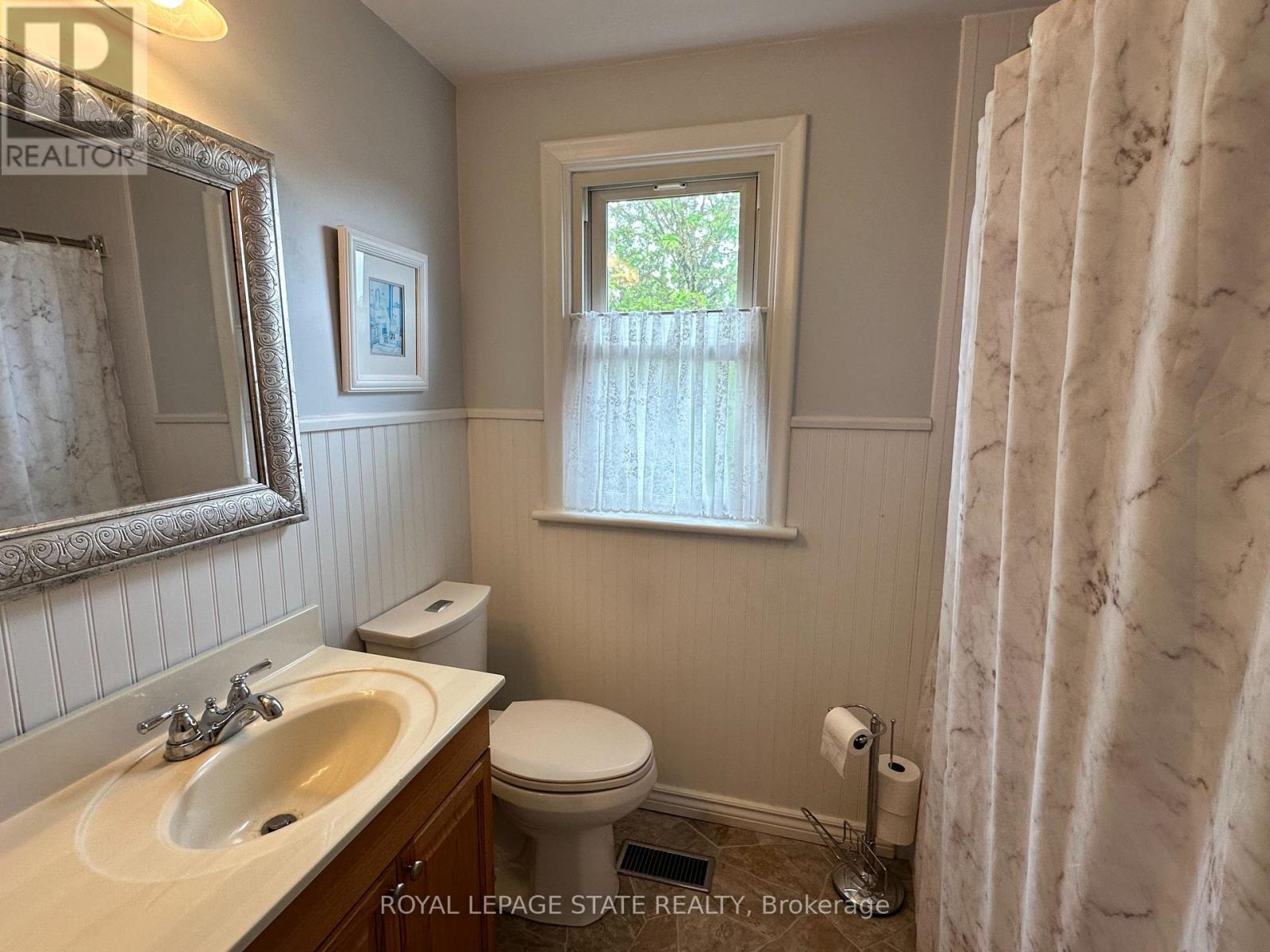 129 BROKER DRIVE - 28