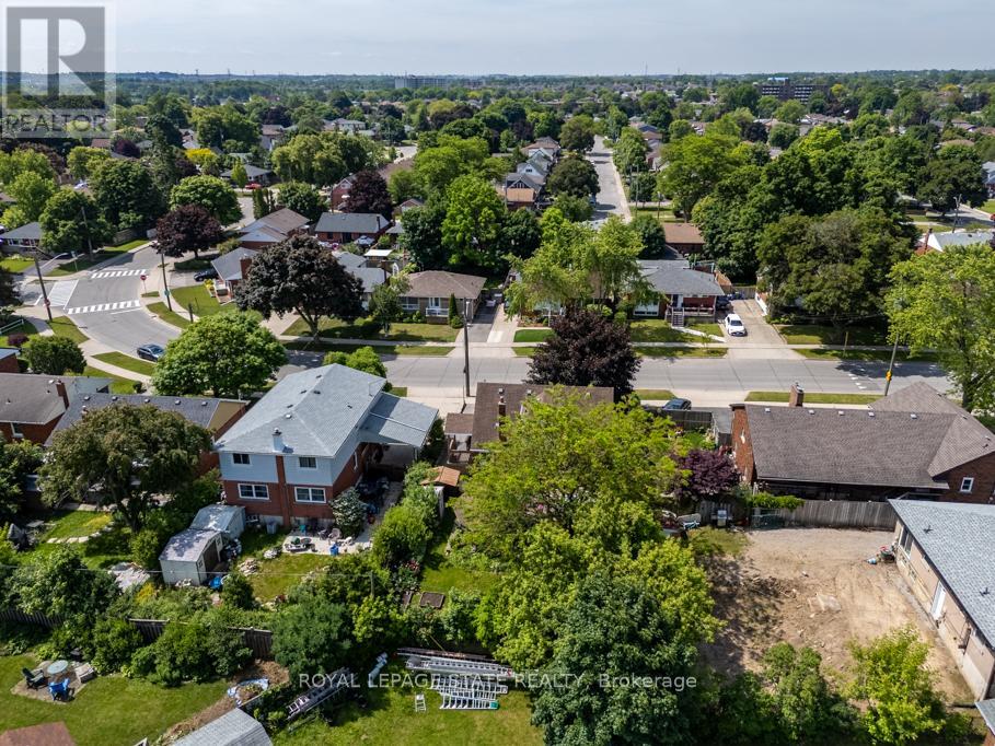 129 BROKER DRIVE - 42