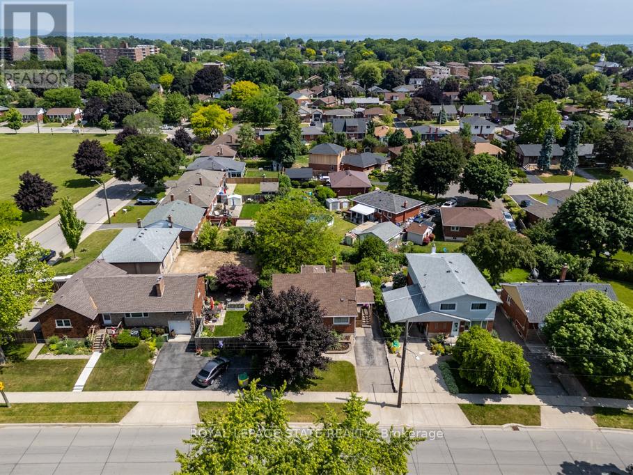 129 BROKER DRIVE - 5