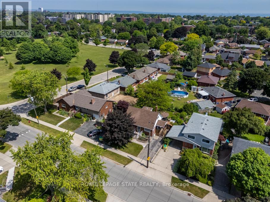 129 BROKER DRIVE - 6