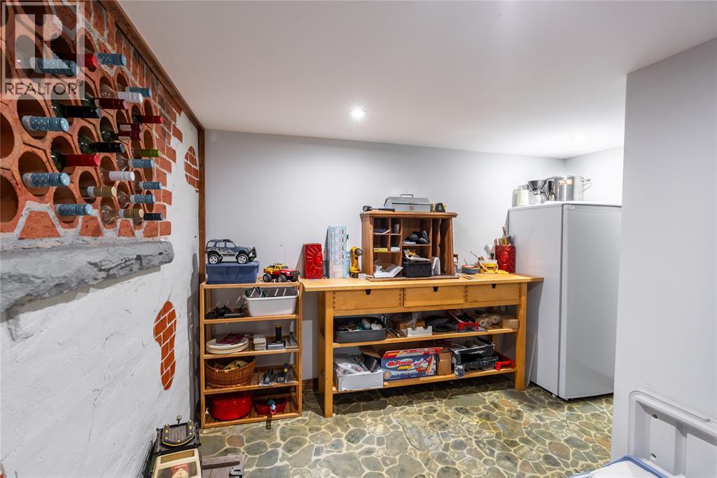 213 VIDAL STREET South - Image 32