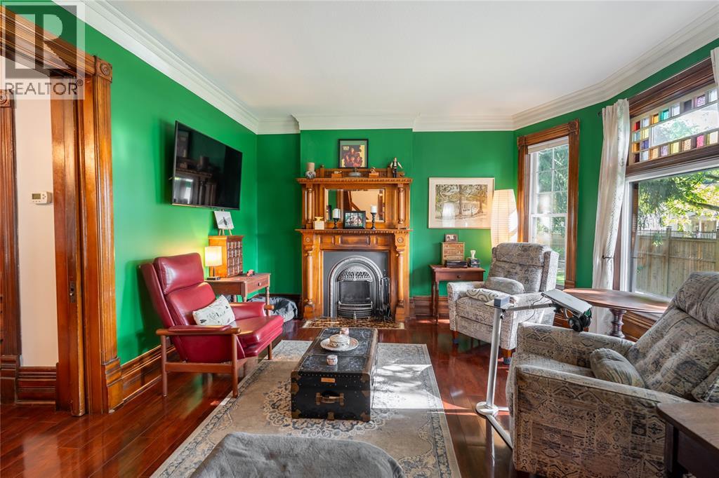 213 VIDAL STREET South - Image 6