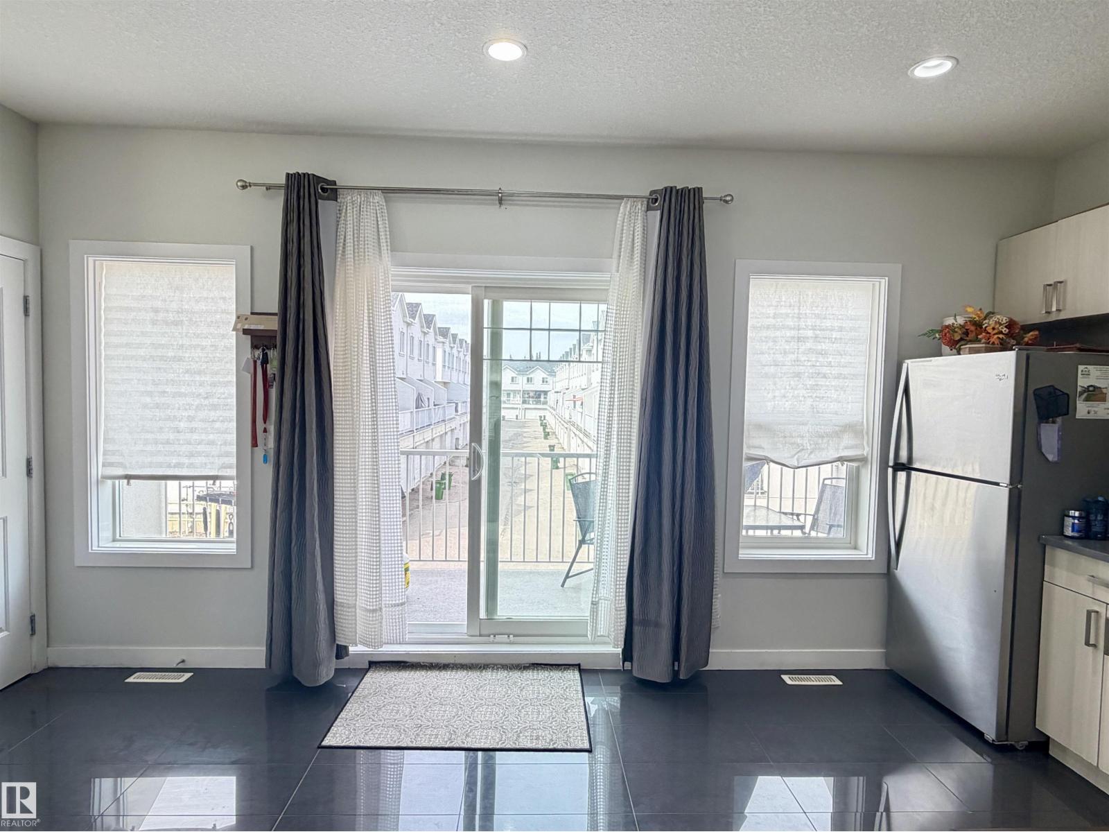 #29 723 172 ST SW - 16