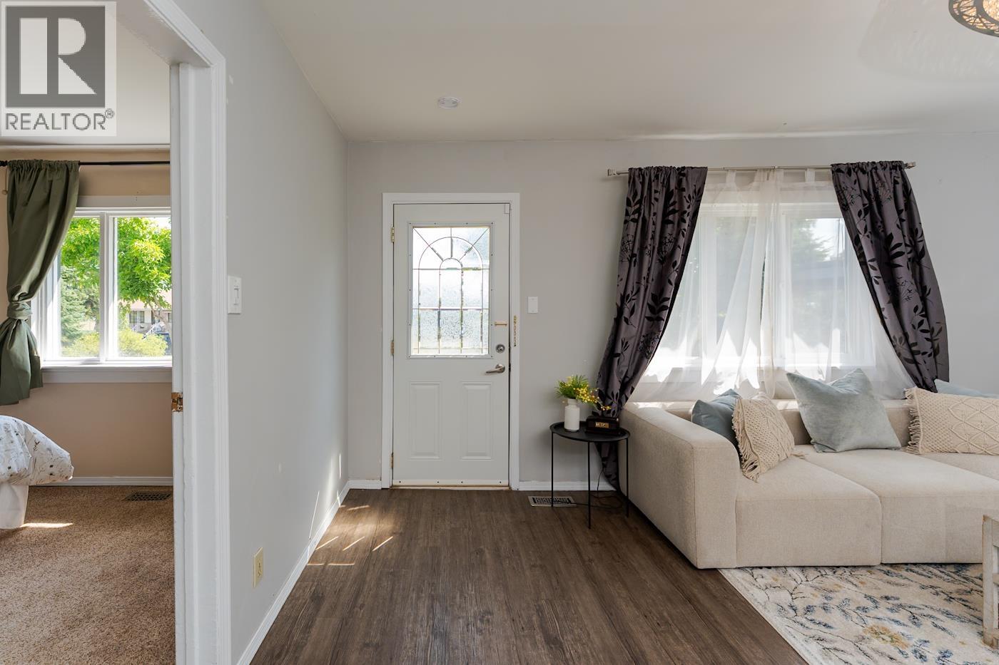 Photo 8 of 34 — 737 IRWIN STREET · Prince George, BC