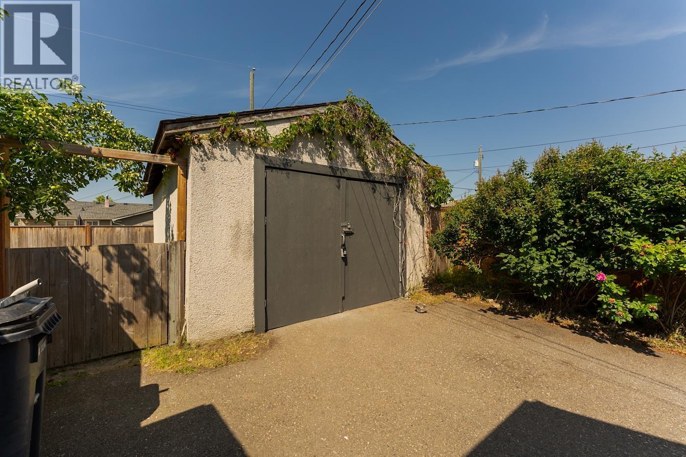 737 IRWIN STREET - 26
