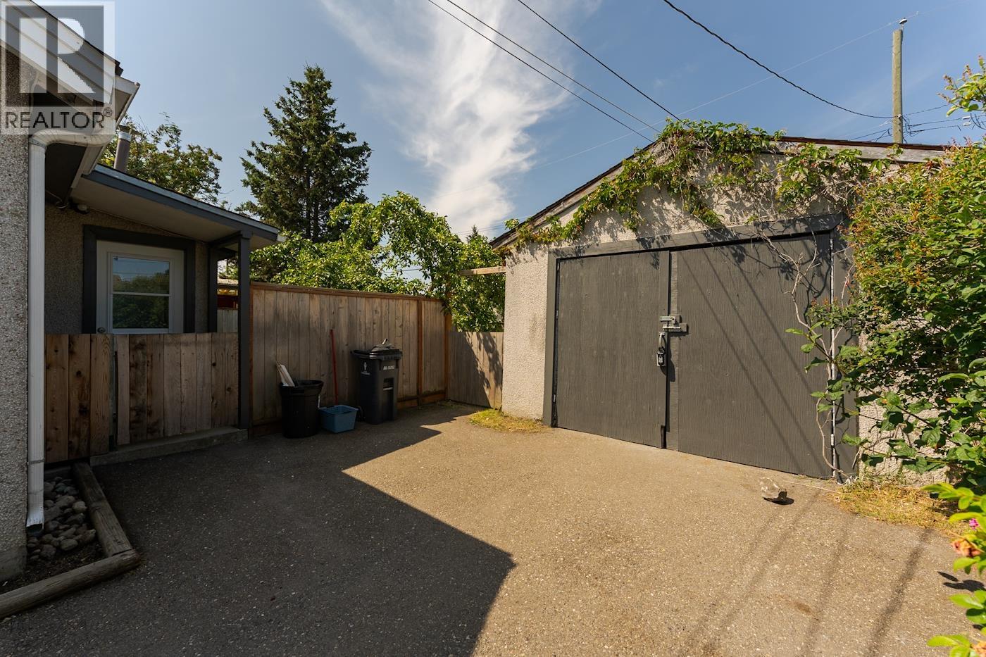 737 IRWIN STREET - 27