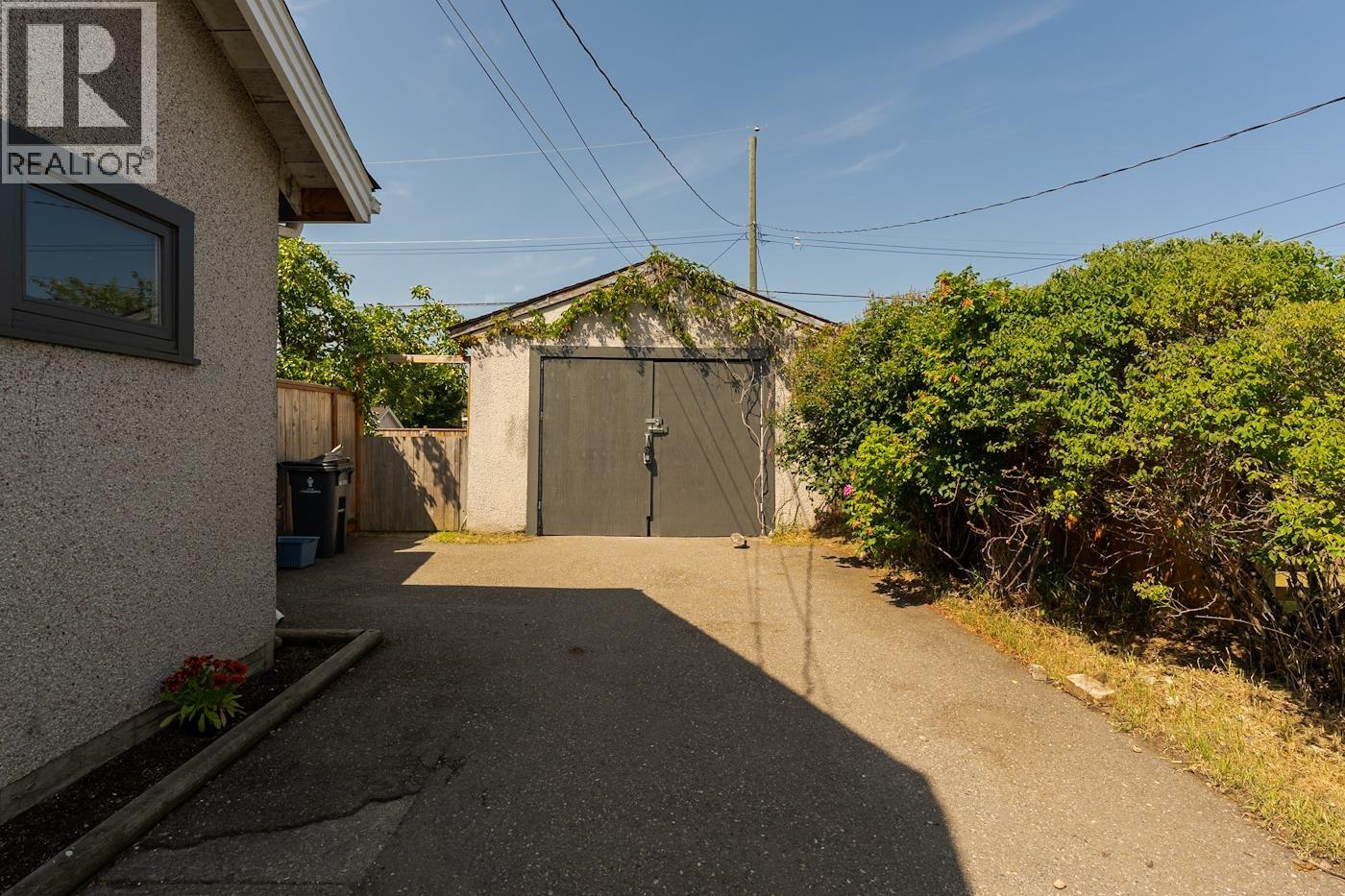 737 IRWIN STREET - 25