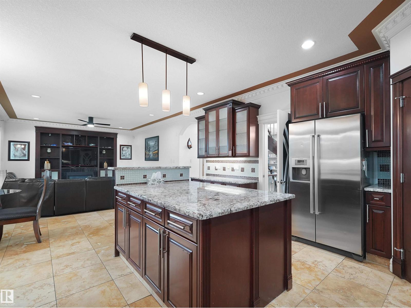 3136 35 AV NW - 17