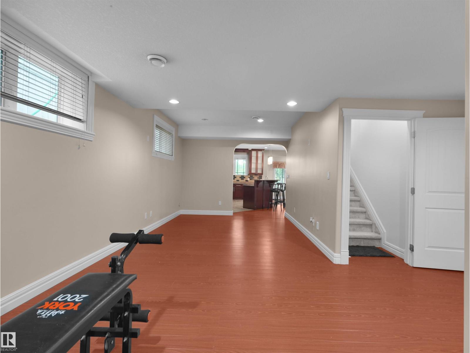 3136 35 AV NW - 37