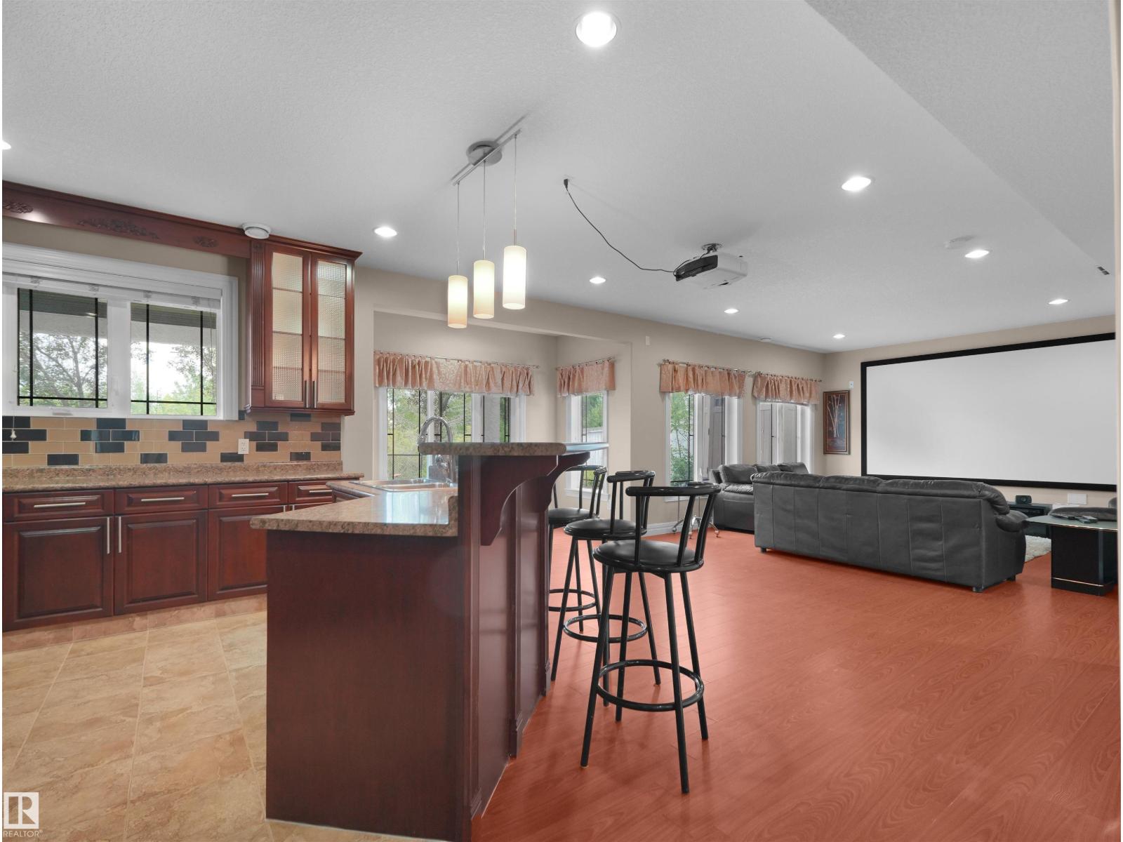 3136 35 AV NW - 39