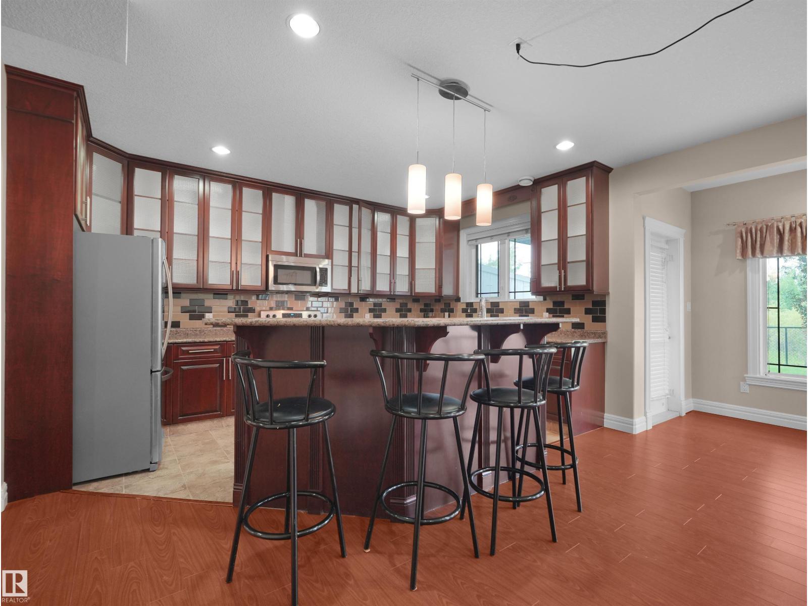 3136 35 AV NW - 41