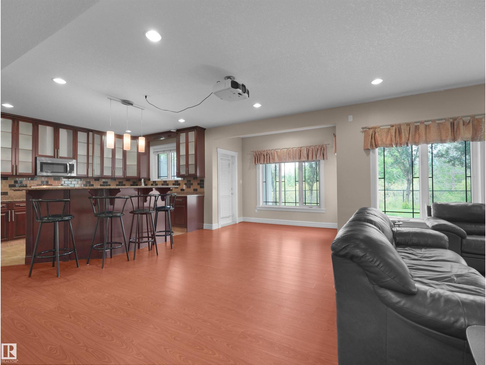 3136 35 AV NW - 44