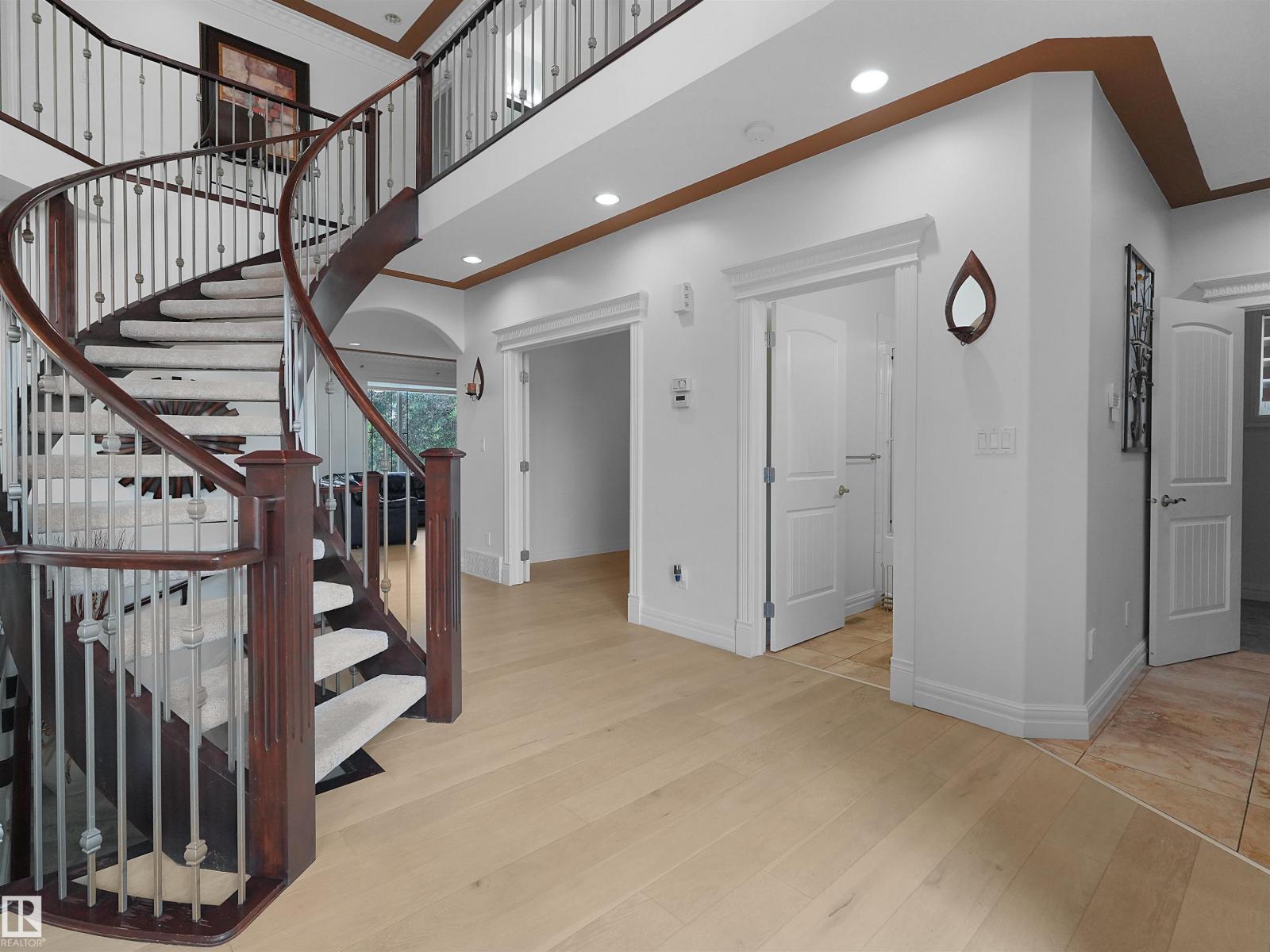 3136 35 AV NW - 5