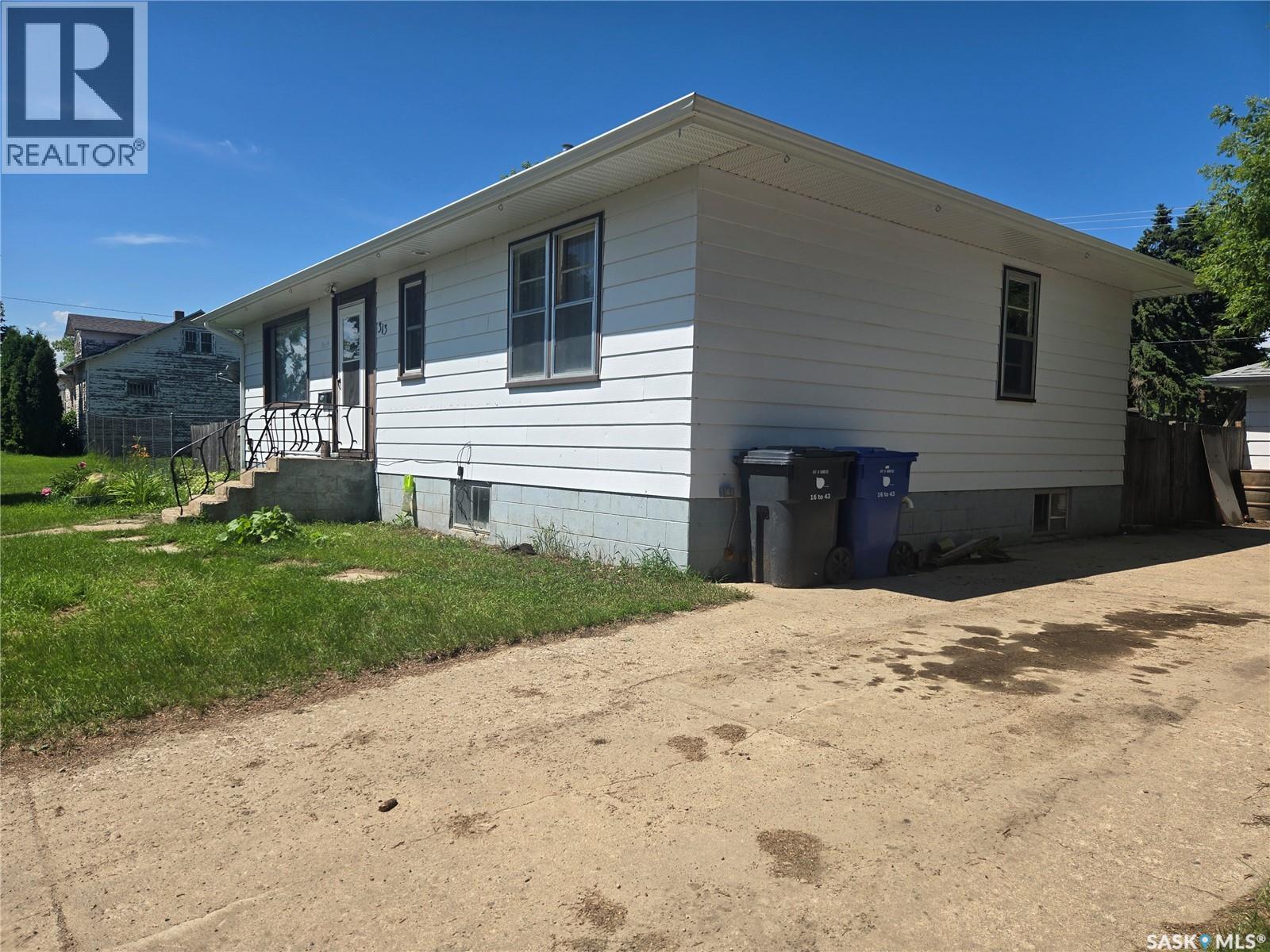 313 2nd AVENUE E - 28