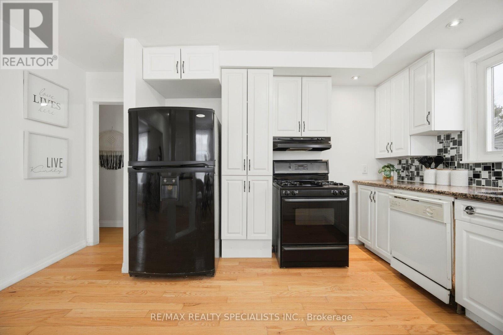172 CELINA STREET - 18
