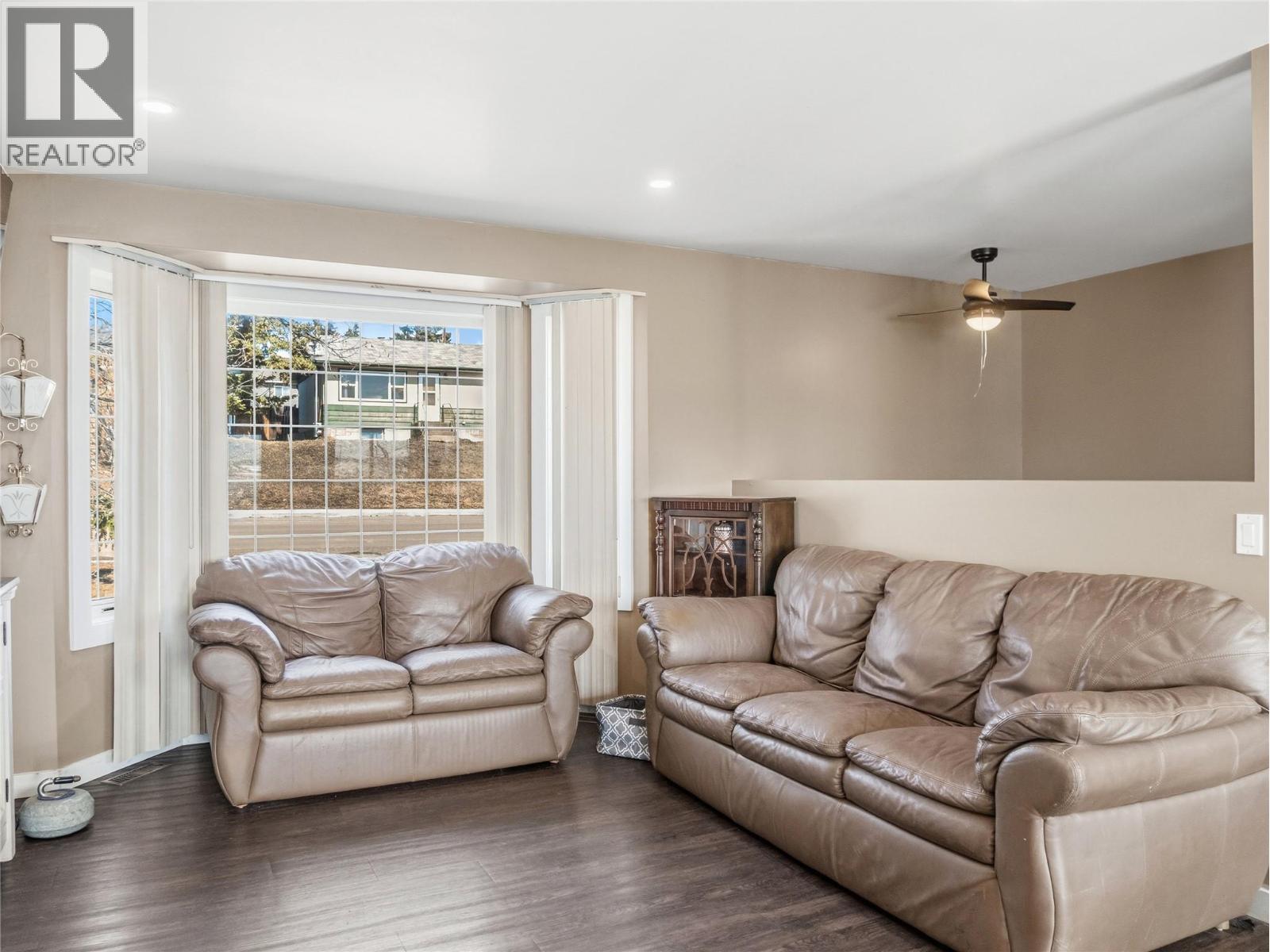 1533 96 Avenue - 10