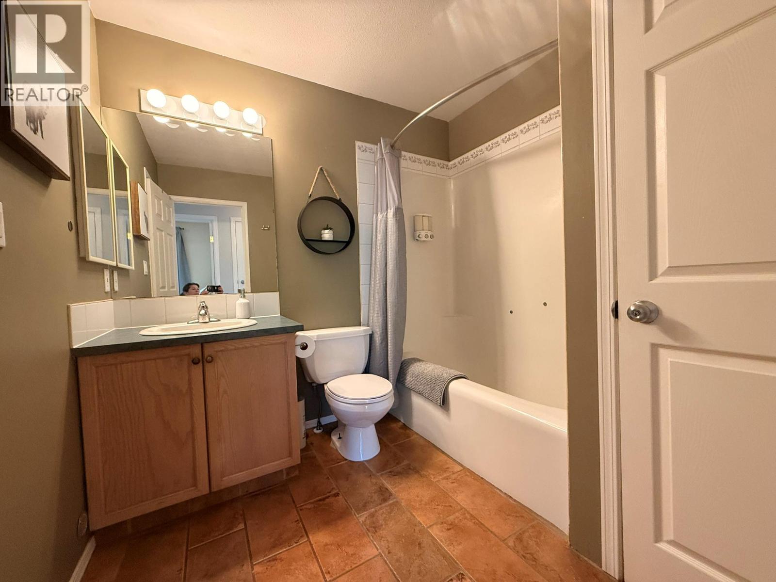 28A Wolf Crescent - 16