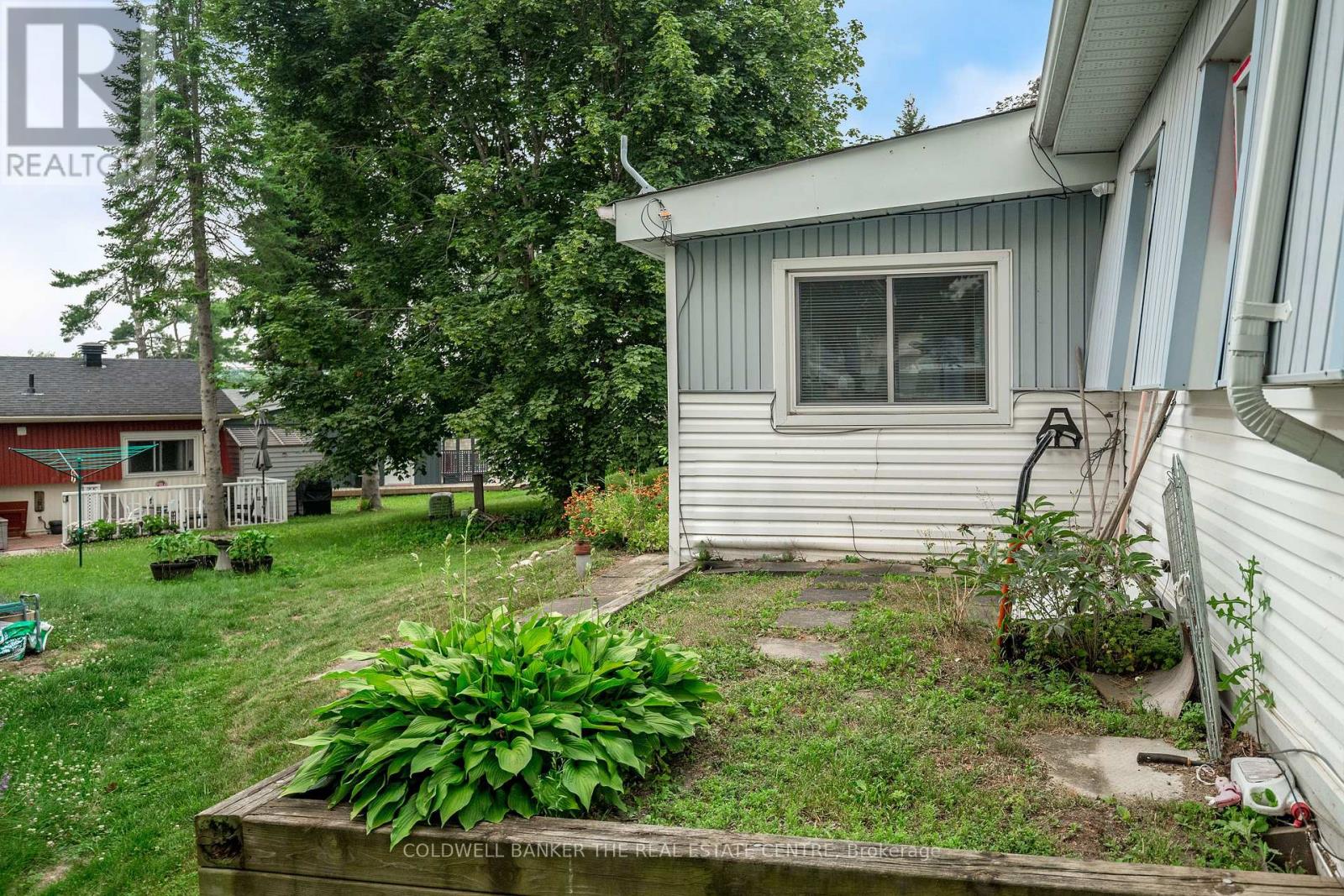 9 HAWTHORNE DRIVE - 23