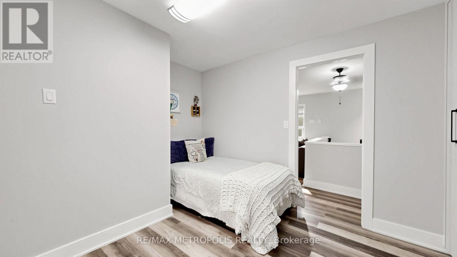 2739 IRETON STREET E - 27