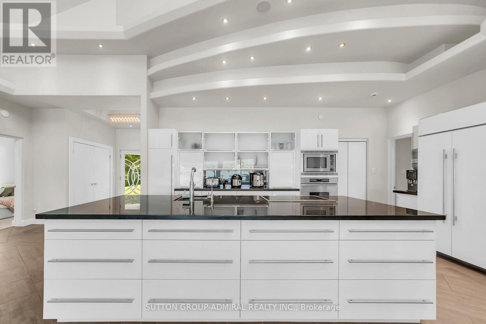 10 BECK BOULEVARD - Image 17