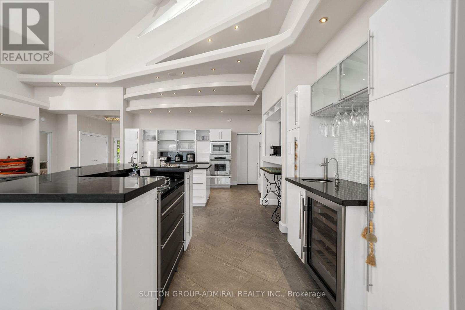 10 BECK BOULEVARD - Image 19
