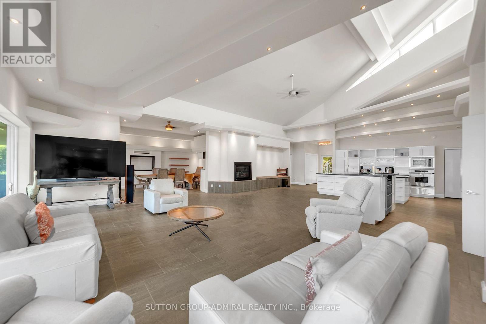 10 BECK BOULEVARD - Image 22