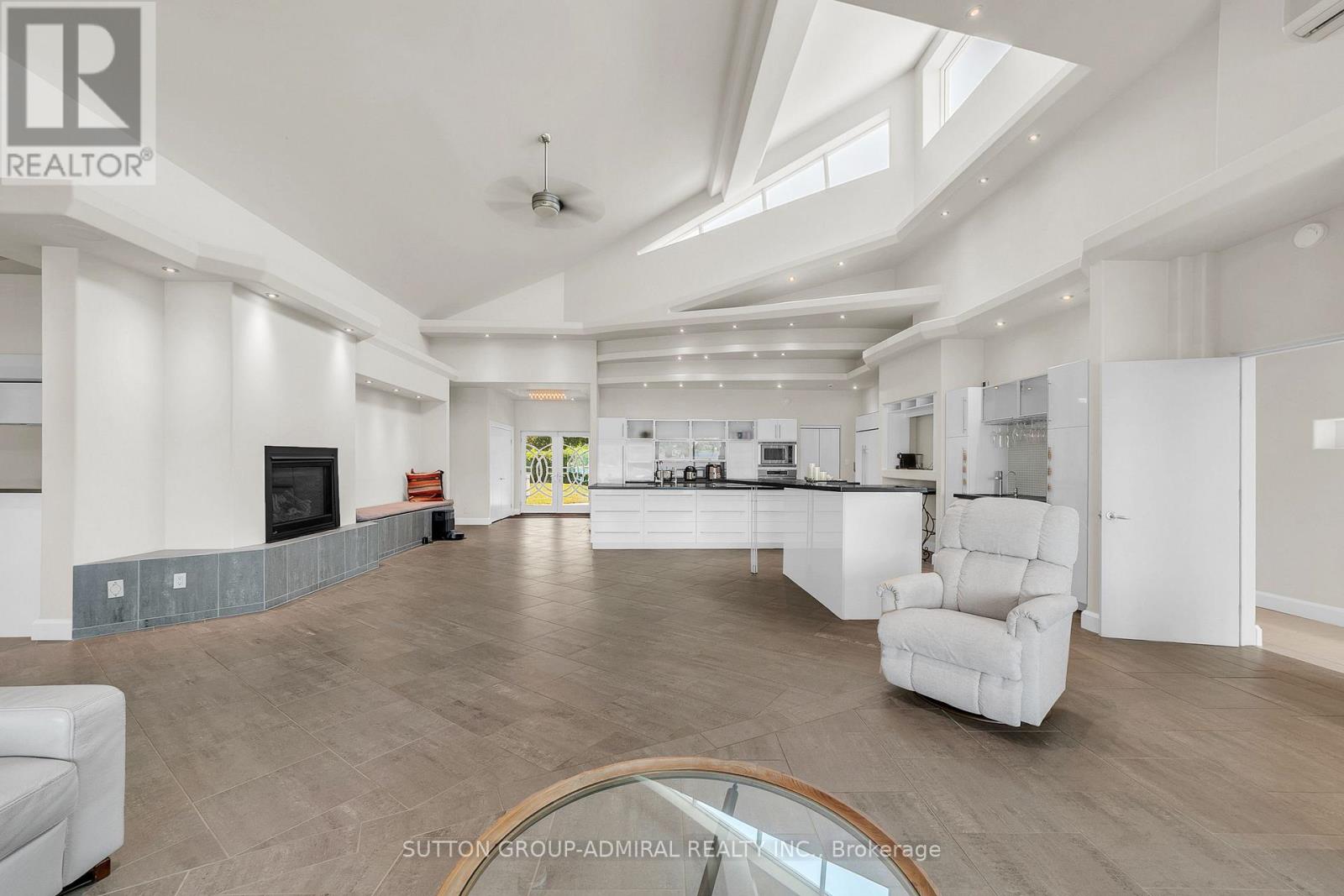 10 BECK BOULEVARD - Image 23
